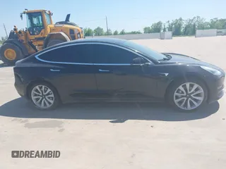 2019 Tesla Model 3 Mid Range z VIN 5YJ3E1EA3KF310976, wystawiony jako IAAI lot #41968012 z przebiegiem Nie podano mil oraz . Historia ofert i sprzedaży dostępna na DreamBid. Obrazek 12.