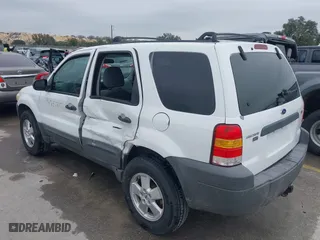 2007 Ford Escape XLT with VIN 1FMYU93147KA42293, listed as a IAAI auction lot 41586591 with 215,643 mi miles. Bid and sale history available at carsss.com. Image 3.