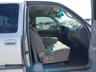2000 Toyota Tundra SR5 with VIN 5TBRT3411YS070241, listed as a IAAI auction lot 41785990 with 204,276 mi miles and . Bid and sale history available at DreamBid. Image 5.
