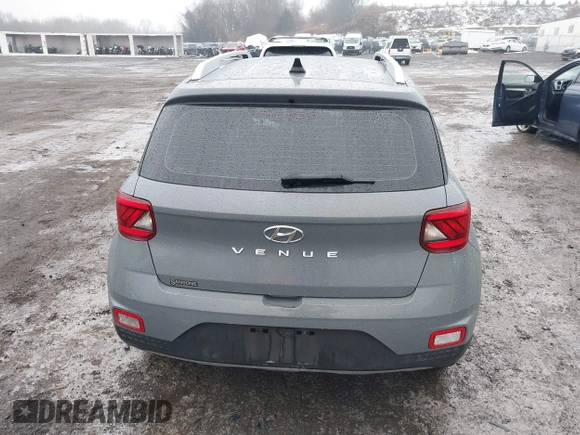 2021 Hyundai Venue Denim z VIN KMHRC8A38MU098601, wystawiony jako IAAI lot #41475810 z przebiegiem 132 647 mil mil oraz . Historia ofert i sprzedaży dostępna na DreamBid. Obrazek 16.