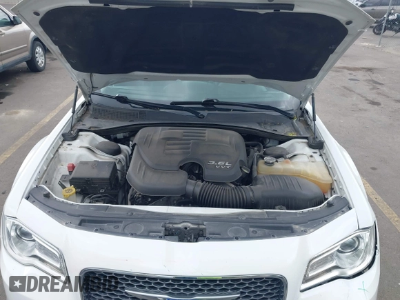 2019 Chrysler 300 Limited z VIN 2C3CCAEG9KH698188, wystawiony jako IAAI lot #42190234 z przebiegiem 62 817 mil mil oraz . Historia ofert i sprzedaży dostępna na DreamBid. Obrazek 10.