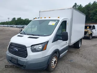 2018 Ford Transit z VIN 1FDBF8ZM7JKA87392, wystawiony jako IAAI lot #42589010 z przebiegiem 99 526 mil mil oraz . Historia ofert i sprzedaży dostępna na DreamBid. Obrazek 17.