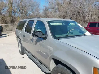 2007 Chevrolet Suburban LT with VIN 1GNFK16397R188641, listed as a IAAI auction lot 41476819 with 209,792 mi miles. Bid and sale history available at carsss.com. Image 6.
