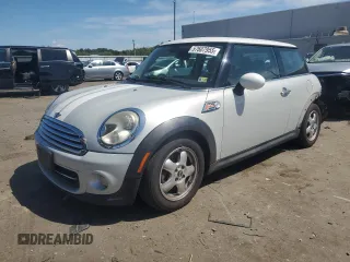 2011 MINI Hardtop with VIN WMWSU3C5XBTX96048, listed as a Copart auction lot 57607955 with 99,632 mi miles and Salvage title. Bid and sale history available at DreamBid. Image 1.