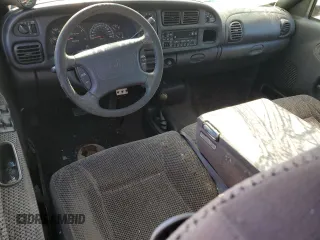 1999 Dodge 2500 z VIN 1B7KF2360XJ585301, wystawiony jako Copart lot #58319385 z przebiegiem 318 952 mil mil oraz Szkoda całkowita • Salvage title. Historia ofert i sprzedaży dostępna na DreamBid. Obrazek 8.
