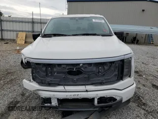 2023 Ford F-150 Lightning Pro z VIN 1FTVW1ELXPWG63466, wystawiony jako Copart lot #59163895 z przebiegiem Nie podano mil oraz Szkody całkowita. Historia ofert i sprzedaży dostępna na DreamBid. Obrazek 5.