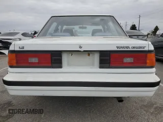 1984 Toyota Camry z VIN JT2SV16E3E0220882, wystawiony jako Copart lot #53514345 z przebiegiem 112 430 mil mil oraz Czysty tytuł • Clean title. Historia ofert i sprzedaży dostępna na DreamBid. Obrazek 6.