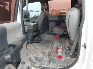 2017 Ford F-350 XL z VIN 1FT7W3AT5HED28231, wystawiony jako IAAI lot #42365678 z przebiegiem Nie podano mil oraz . Historia ofert i sprzedaży dostępna na DreamBid. Obrazek 8.