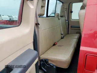 2012 Ford F-250 XL z VIN 1FT7X2ATXCEB00029, wystawiony jako Copart lot #57096425 z przebiegiem 353 590 mil mil oraz Czysty tytuł • Clean title. Historia ofert i sprzedaży dostępna na DreamBid. Obrazek 10.