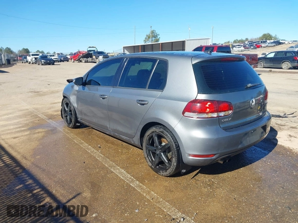 2013 Volkswagen Golf TDI z VIN WVWDM7AJ0DW137139, wystawiony jako IAAI lot #41390911 z przebiegiem 88 693 mil mil oraz . Historia ofert i sprzedaży dostępna na DreamBid. Obrazek 3.