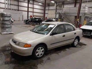 1998 Mazda Protege DX z VIN JM1BC1419W0171802, wystawiony jako IAAI lot #42202861 z przebiegiem 252 304 mil mil oraz . Historia ofert i sprzedaży dostępna na DreamBid. Obrazek 2.