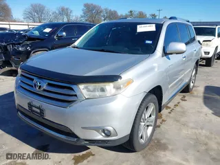 2011 Toyota Highlander Limited with VIN 5TDYK3EH0BS035151, listed as a IAAI auction lot 41281405 with 104,582 mi miles. Bid and sale history available at carsss.com. Image 19.