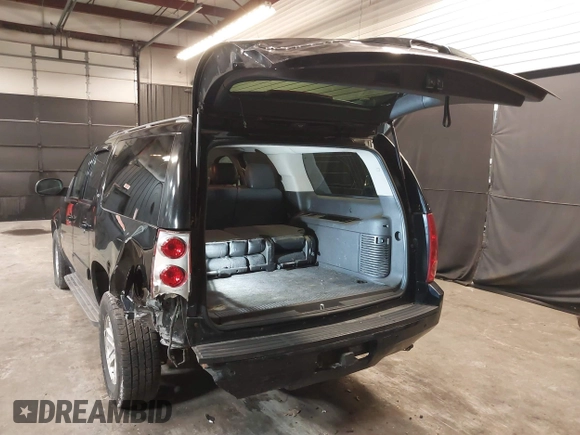 2013 GMC Yukon XL SLT with VIN 1GKS2KE76DR301365, listed as a IAAI auction lot 41379118 with 108,569 mi miles. Bid and sale history available at carsss.com. Image 3.