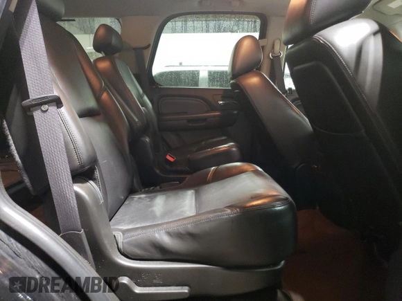2010 GMC Yukon Denali z VIN 1GKUKEEF9AR207610, wystawiony jako Copart lot #73470924 z przebiegiem 230 139 mil mil oraz Szkoda całkowita • Salvage title. Historia ofert i sprzedaży dostępna na DreamBid. Obrazek 11.