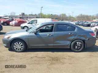 2010 Honda Accord LX z VIN 1HGCP2F33AA028023, wystawiony jako IAAI lot #42079684 z przebiegiem 183 891 mil mil oraz . Historia ofert i sprzedaży dostępna na DreamBid. Obrazek 14.