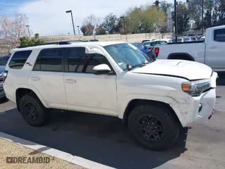 2018 Toyota 4Runner SR5 with VIN JTEBU5JR8J5543622, listed as a IAAI auction lot 41770031 with 101,272 mi miles. Bid and sale history available at carsss.com. Image 13.