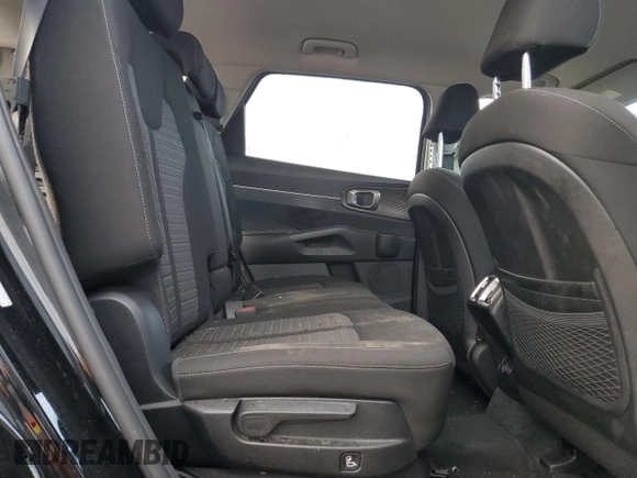 2022 Kia Sorento LX z VIN 5XYRGDLC5NG151997, wystawiony jako Copart lot #49039095 z przebiegiem 30 886 mil mil oraz Szkoda całkowita • Salvage title. Historia ofert i sprzedaży dostępna na DreamBid. Obrazek 11.