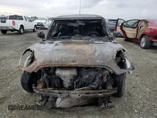 2013 MINI Cooper Hardtop with VIN WMWSU3C50DT690601, listed as a Copart auction lot 48010965 with 0 mi miles and Non Repairable. Bid and sale history available at carsss.com. Image 5.