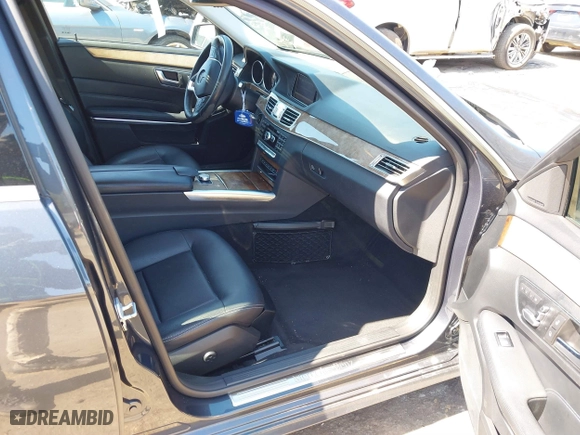 2014 Mercedes-Benz E-Class E 350 Luxury with VIN WDDHF8JB8EA865368, listed as a IAAI auction lot 41790012 with 98,788 mi miles. Bid and sale history available at carsss.com. Image 5.