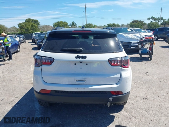 2022 Jeep Compass Latitude with VIN 3C4NJCBB0NT235267, listed as a IAAI auction lot 41700373 with 24,768 mi miles and . Bid and sale history available at carsss.com. Image 16.