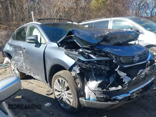 2022 Toyota Venza LE with VIN JTEAAAAH4NJ102930, listed as a IAAI auction lot 41663282 with 59,541 mi miles. Bid and sale history available at carsss.com. Image 1.