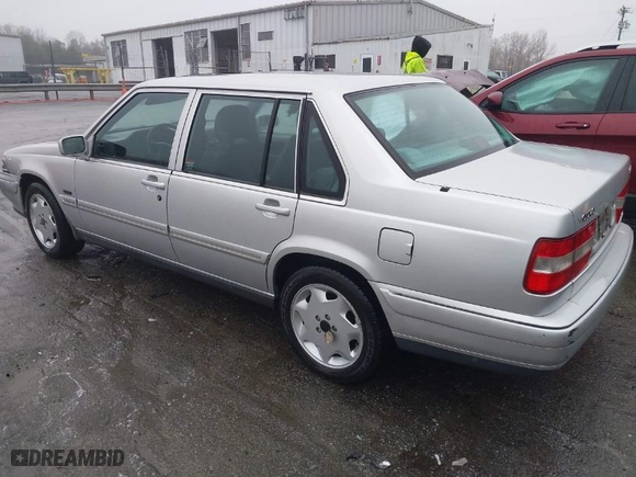 1998 Volvo S90 with VIN YV1KS9600W1129240, listed as a IAAI auction lot 41564419 with 131,225 mi miles. Bid and sale history available at carsss.com. Image 3.