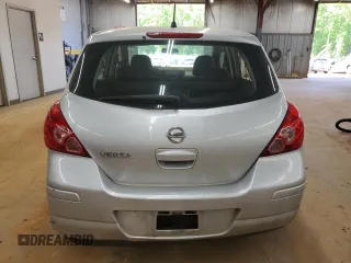2009 Nissan Versa S z VIN 3N1BC13E19L388906, wystawiony jako Copart lot #53181175 z przebiegiem 52 493 mil mil oraz Szkoda całkowita • Salvage title. Historia ofert i sprzedaży dostępna na DreamBid. Obrazek 6.