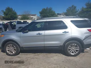 2015 Ford Explorer XLT with VIN 1FM5K8D83FGA37831, listed as a IAAI auction lot 41998146 with 121,678 mi miles and . Bid and sale history available at carsss.com. Image 14.