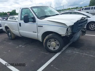 2006 Ford F-250 XL z VIN 1FTSF20P16EC33669, wystawiony jako IAAI lot #42320651 z przebiegiem Nie podano mil oraz . Historia ofert i sprzedaży dostępna na DreamBid. Obrazek 1.