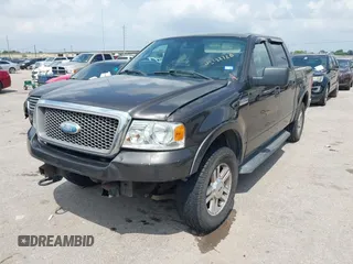 2006 Ford F-150 XLT with VIN 1FTPW14586KC82846, listed as a IAAI auction lot 42122120 with 247,622 mi miles and . Bid and sale history available at carsss.com. Image 2.