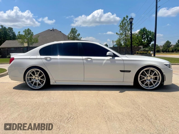 2010 BMW 7 Series 750Li with VIN WBAKB8C58ACY64395, listed as a Copart auction lot 63885205 with 137,375 mi miles and Salvage title. Bid and sale history available at DreamBid. Image 11.