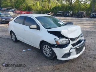 2017 Chevrolet Sonic LT z VIN 1G1JD5SH4H4101287, wystawiony jako IAAI lot #42104681 z przebiegiem 77 155 mil mil oraz . Historia ofert i sprzedaży dostępna na DreamBid. Obrazek 1.