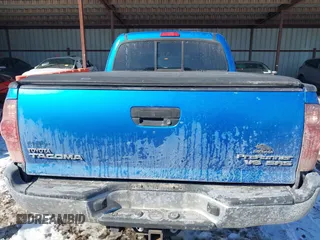 2008 Toyota Tacoma PreRunner with VIN 5TETU62N88Z592529, listed as a IAAI auction lot 41628653 with 225,946 mi miles. Bid and sale history available at carsss.com. Image 16.