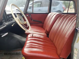 1962 Mercedes-Benz 190 z VIN 11001010026663, wystawiony jako Copart lot #77166834 z przebiegiem 47 390 mil mil oraz Tytuł czysty. Historia ofert i sprzedaży dostępna na DreamBid. Obrazek 7.