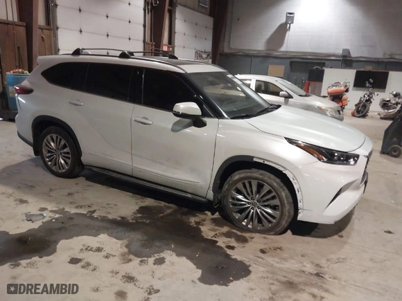 2022 Toyota Highlander Platinum with VIN 5TDFZRBH6NS192150, listed as a IAAI auction lot 41291531 with 67,474 mi miles. Bid and sale history available at carsss.com. Image 1.