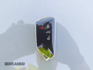 2021 Volkswagen ID.4 Pro S z VIN WVGTMPE20MP058882, wystawiony jako IAAI lot #42317440 z przebiegiem 64 473 mil mil oraz . Historia ofert i sprzedaży dostępna na DreamBid. Obrazek 11.