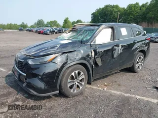 2022 Toyota Highlander XLE with VIN 5TDGZRBH0NS218066, listed as a IAAI auction lot 42461816 with 61,789 mi miles and . Bid and sale history available at DreamBid. Image 17.