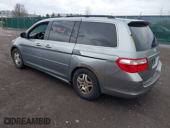 2005 Honda Odyssey EX-L with VIN 5FNRL38675B133498, listed as a IAAI auction lot 42046228 with 257,985 mi miles. Bid and sale history available at carsss.com. Image 3.