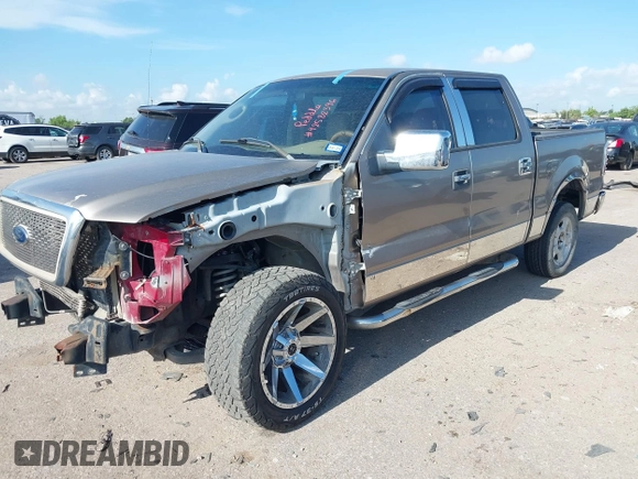 2005 Ford F-150 XLT z VIN 1FTRW12W45KC33940, wystawiony jako IAAI lot #42582396 z przebiegiem 233 217 mil mil oraz . Historia ofert i sprzedaży dostępna na DreamBid. Obrazek 2.