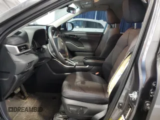 2024 Toyota Highlander LE with VIN 5TDKDRAH4RS529743, listed as a Copart auction lot 53196865 with 31,678 mi miles and Salvage title. Bid and sale history available at DreamBid. Image 7.