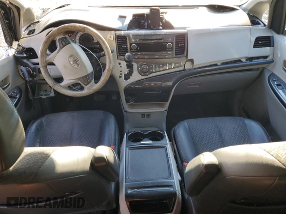 2013 Toyota Sienna SE с VIN 5TDXK3DC9DS390825, выставлен на аукционе Copart как лот 82363794 с пробегом 244 673 миль миль и Списание • Salvage title. История ставок и продаж доступна на DreamBid. Изображение 8.