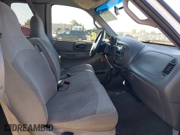 2000 Ford F-150 XL with VIN 1FTRX17LXYKA19714, listed as a IAAI auction lot 41996370 with 0 mi miles. Bid and sale history available at carsss.com. Image 5.