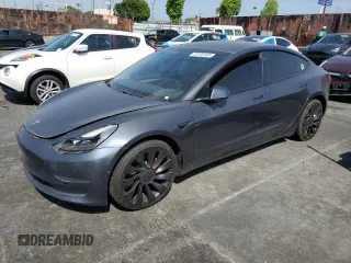 2021 Tesla Model 3 Performance z VIN 5YJ3E1EC4MF076254, wystawiony jako Copart lot #53736165 z przebiegiem 45 953 mil mil oraz Szkoda całkowita • Salvage title. Historia ofert i sprzedaży dostępna na DreamBid. Obrazek 1.