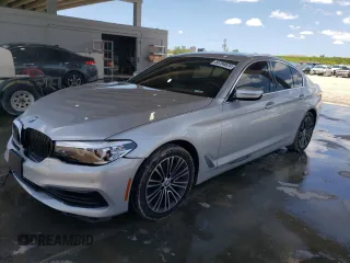 2019 BMW 5 Series 530i xDrive z VIN WBAJA7C51KWW22623, wystawiony jako Copart lot #55794624 z przebiegiem 54 105 mil mil oraz Szkoda całkowita • Salvage title. Historia ofert i sprzedaży dostępna na DreamBid. Obrazek 1.