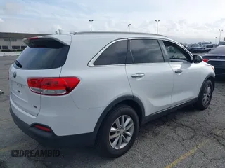 2016 Kia Sorento LX with VIN 5XYPG4A38GG173926, listed as a IAAI auction lot 41921254 with 1 mi miles. Bid and sale history available at carsss.com. Image 4.