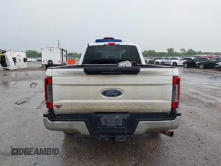 2017 Ford F-250 XLT z VIN 1FT7X2A65HEF11825, wystawiony jako IAAI lot #42193248 z przebiegiem 180 720 mil mil oraz . Historia ofert i sprzedaży dostępna na DreamBid. Obrazek 16.