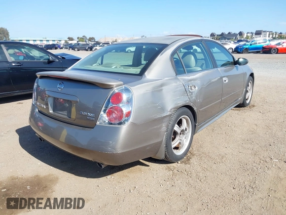 2005 Nissan Altima SE z VIN 1N4BL11E25N493521, wystawiony jako IAAI lot #42259248 z przebiegiem 141 651 mil mil oraz . Historia ofert i sprzedaży dostępna na DreamBid. Obrazek 4.