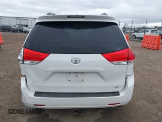 2012 Toyota Sienna LE AAS с VIN 5TDKK3DC7CS224490, выставлен на аукционе IAAI как лот 42030426 с пробегом 222 068 миль миль и . История ставок и продаж доступна на DreamBid. Изображение 16.