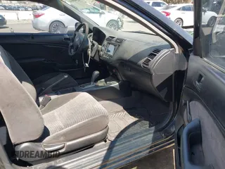 2001 Honda Civic DX with VIN 1HGEM222X1L063340, listed as a IAAI auction lot 41949554 with 194,558 mi miles and . Bid and sale history available at DreamBid. Image 5.