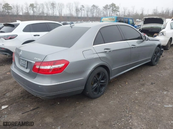 2010 Mercedes-Benz E-Class E 350 Luxury with VIN WDDHF8HBXAA074596, listed as a IAAI auction lot 41904543 with 127,805 mi miles. Bid and sale history available at carsss.com. Image 4.